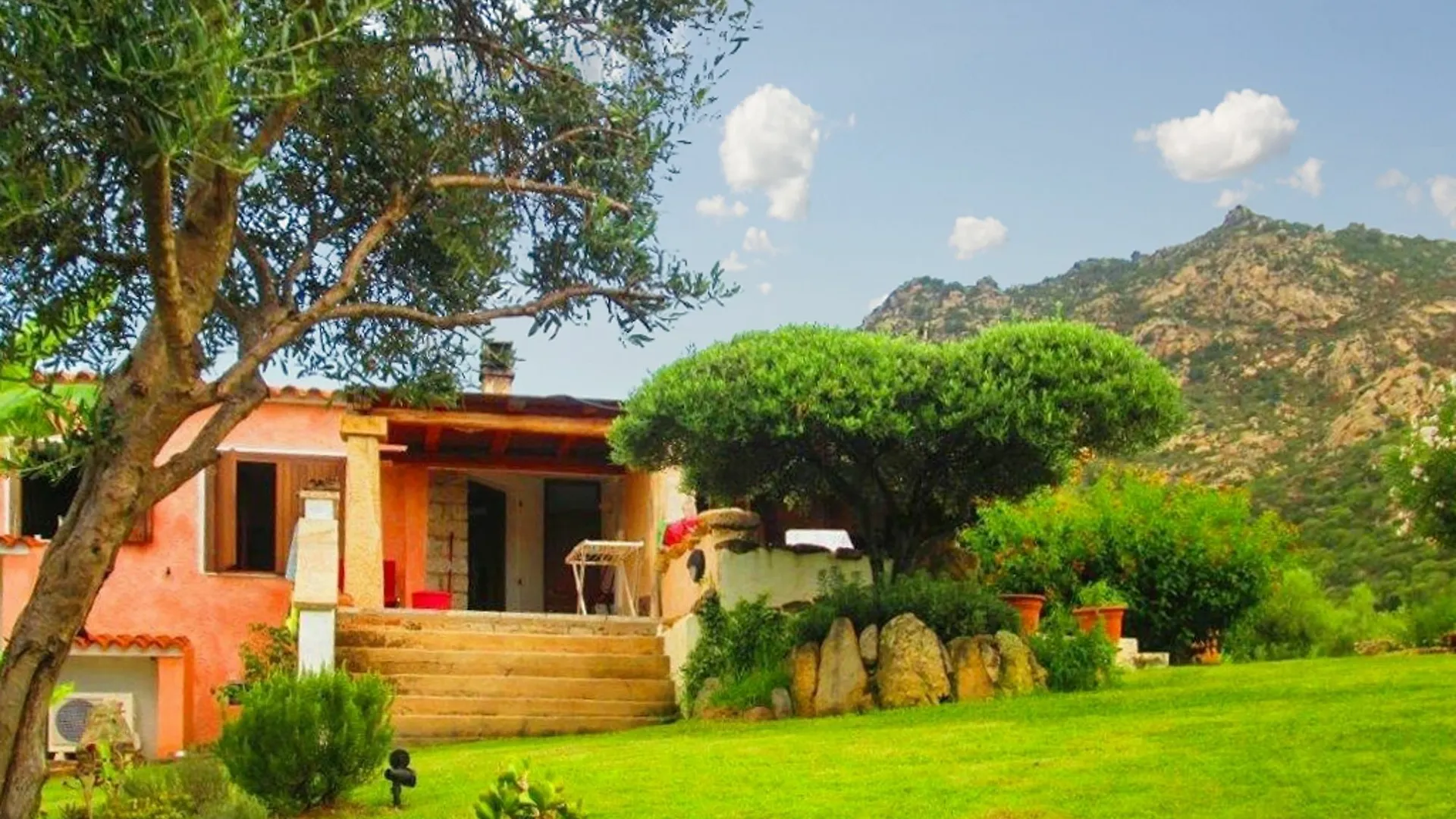 Independent Apartment Near Olbia, Sardinia, W/ Air Con, Terrace & Sea